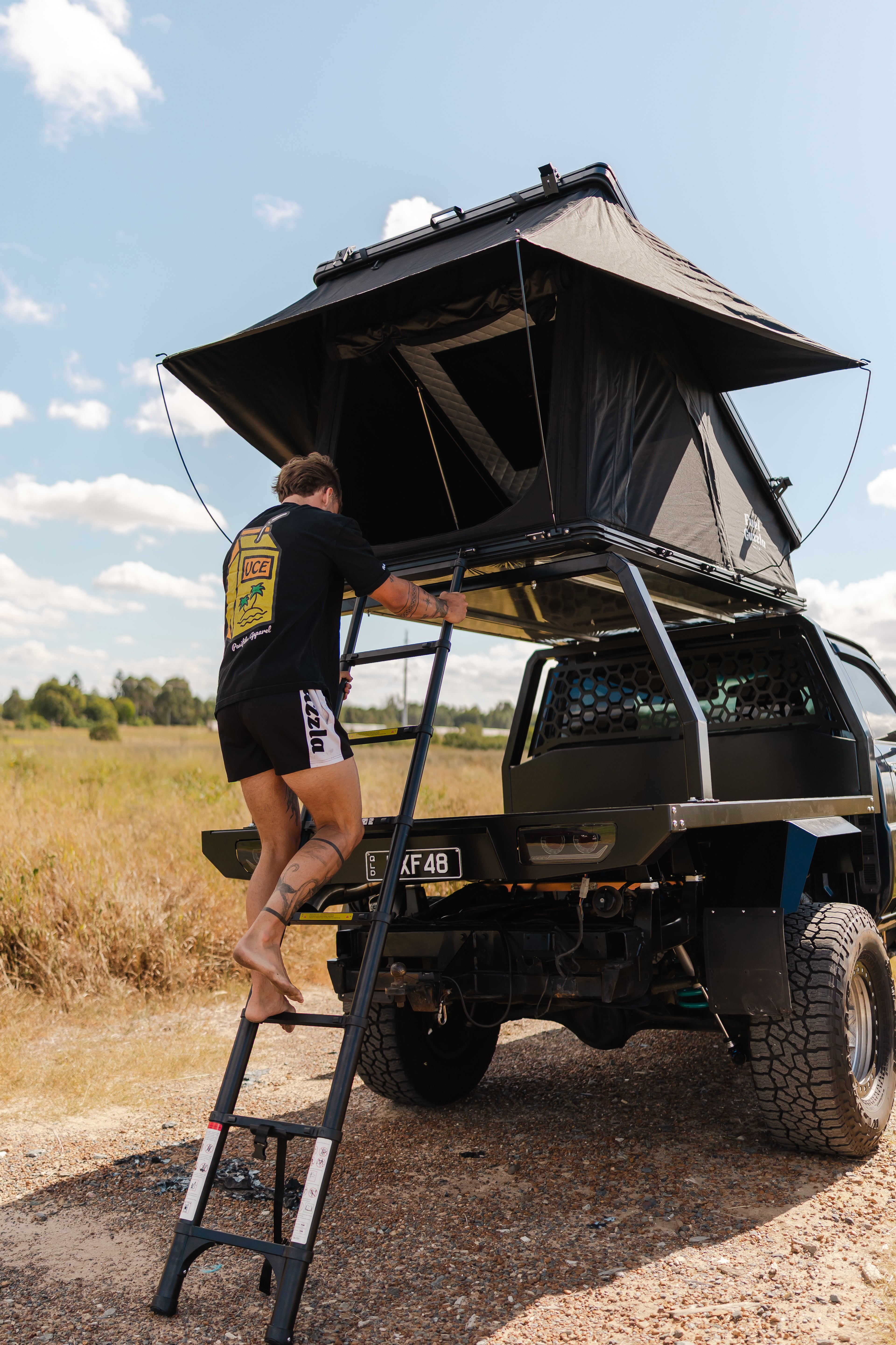 Fuel Guzzla V5 X-HINGE Rooftop Tent & 270 Degree Awning Bundle